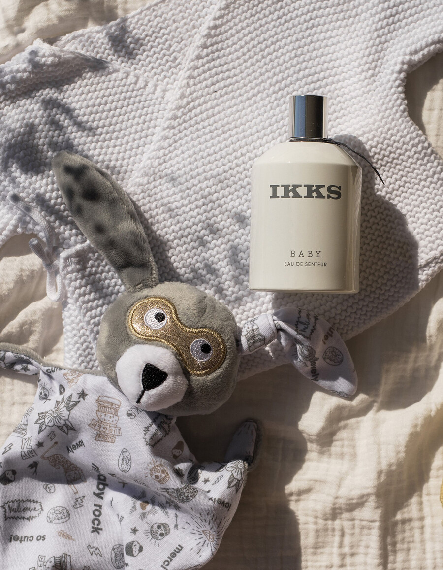 set de regalo con aroma a bebé con ambientador gris y blanco de 100 ml
