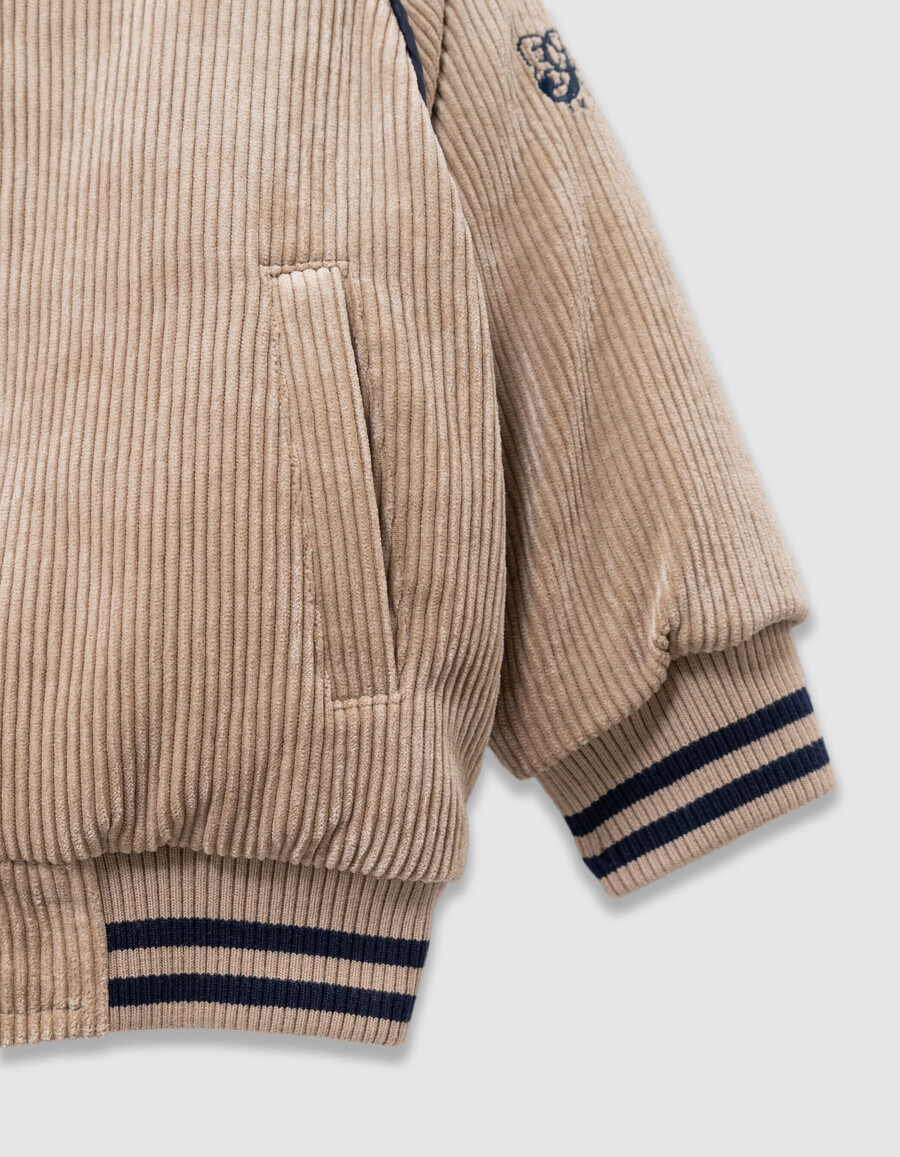 chaqueta estilo universitario de pana beige para niño