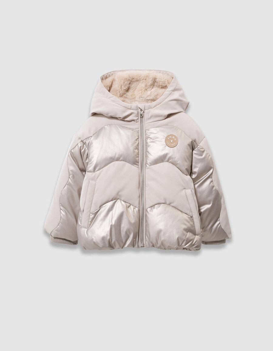 chaqueta acolchada con forro de piel dorado y beige para niña