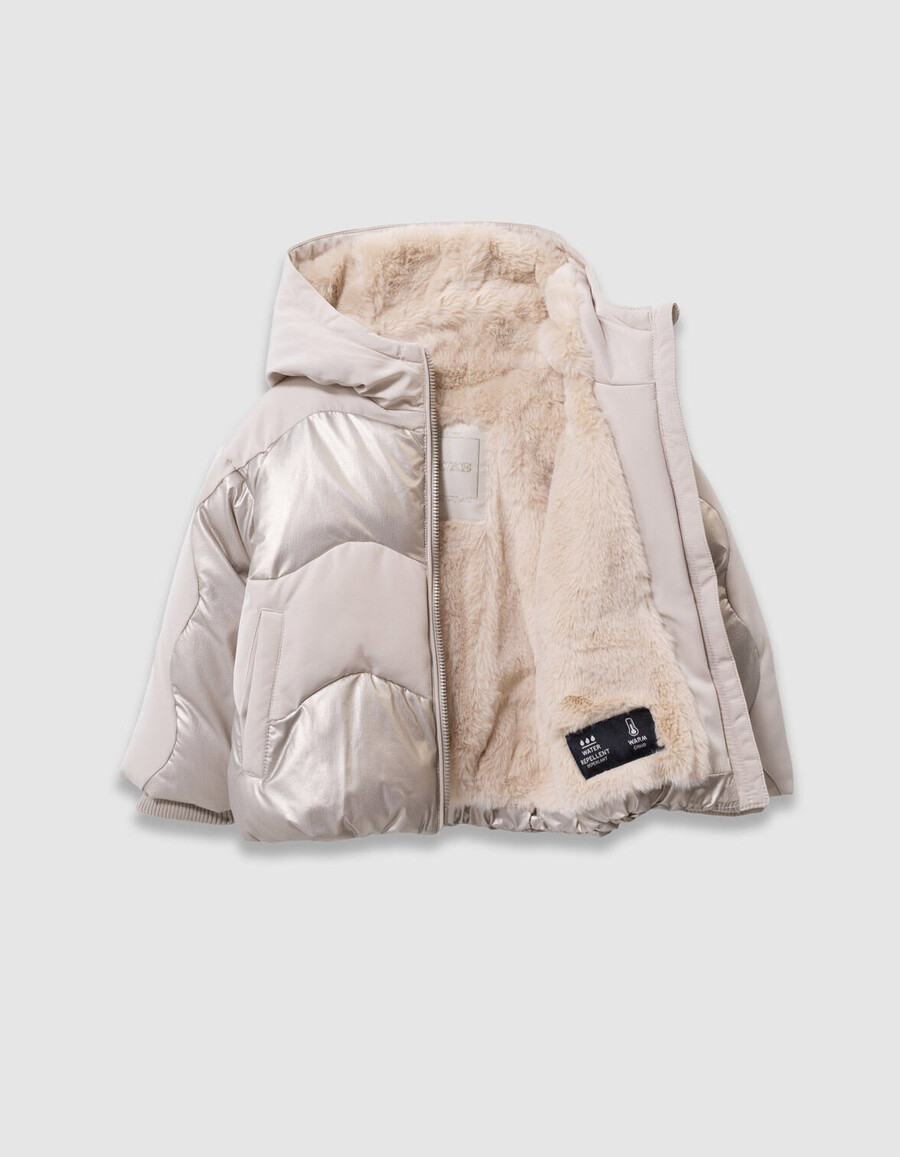 chaqueta acolchada con forro de piel dorado y beige para niña