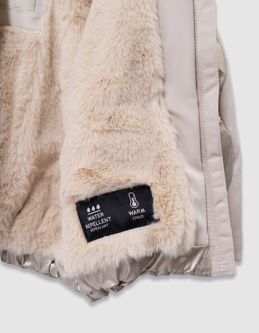 chaqueta acolchada con forro de piel dorado y beige para niña