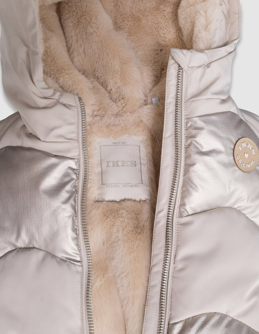 chaqueta acolchada con forro de piel dorado y beige para niña