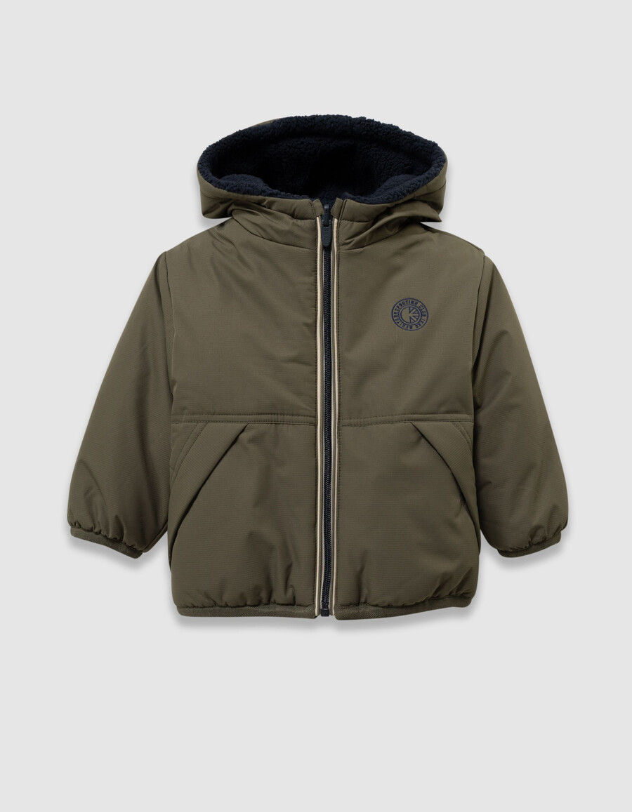 parka reversible de sherpa en color caqui y azul marino para niño