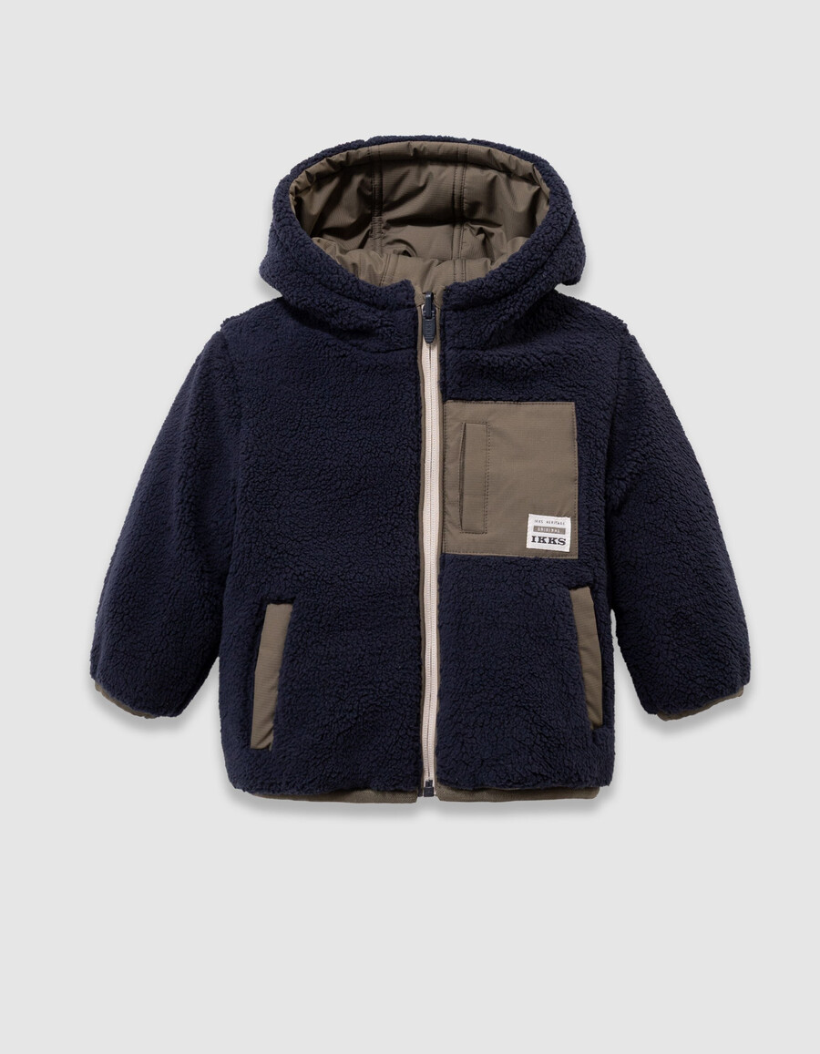 parka reversible de sherpa en color caqui y azul marino para niño