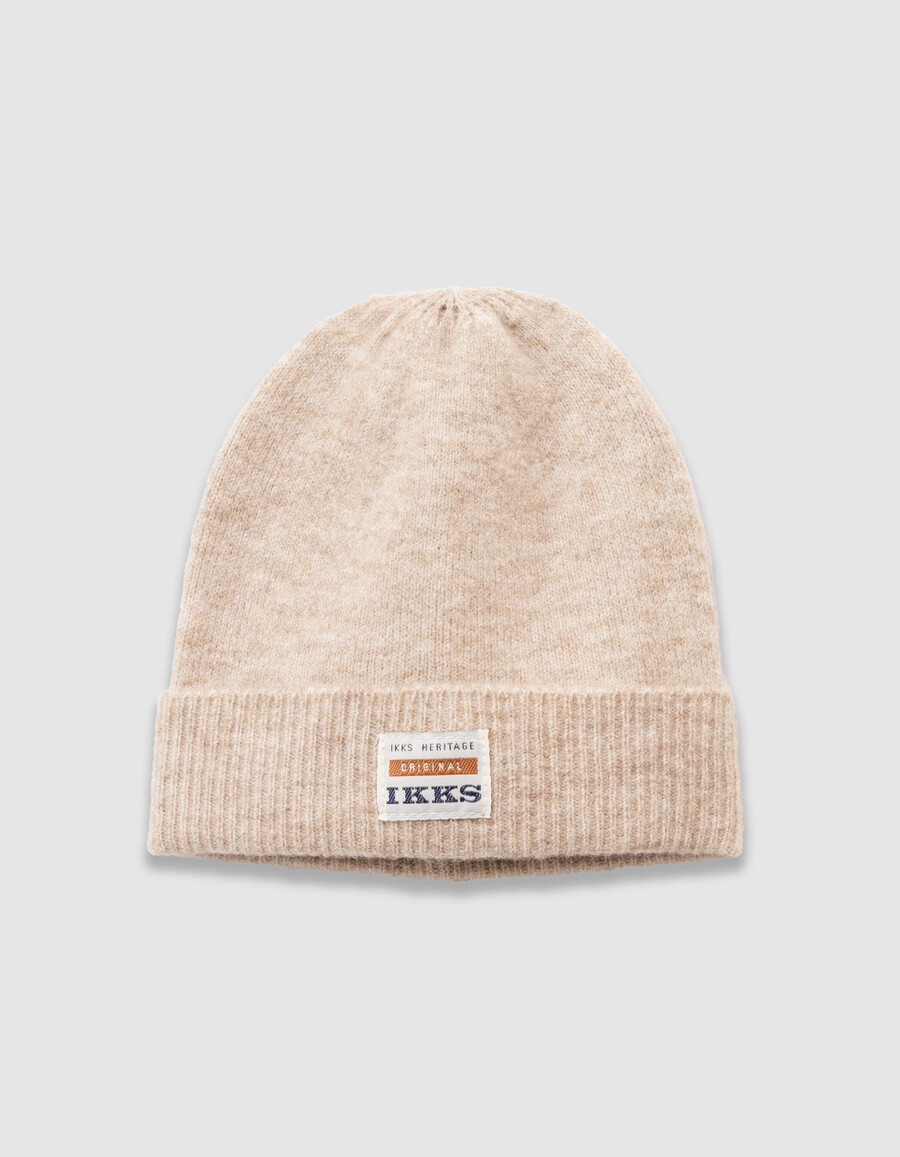 conjunto de mono y gorro de punto beige para bebé niño