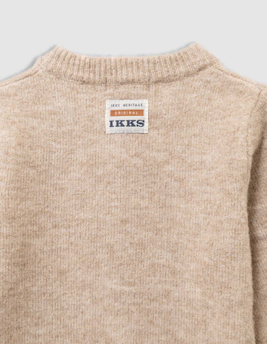 conjunto de mono y gorro de punto beige para bebé niño