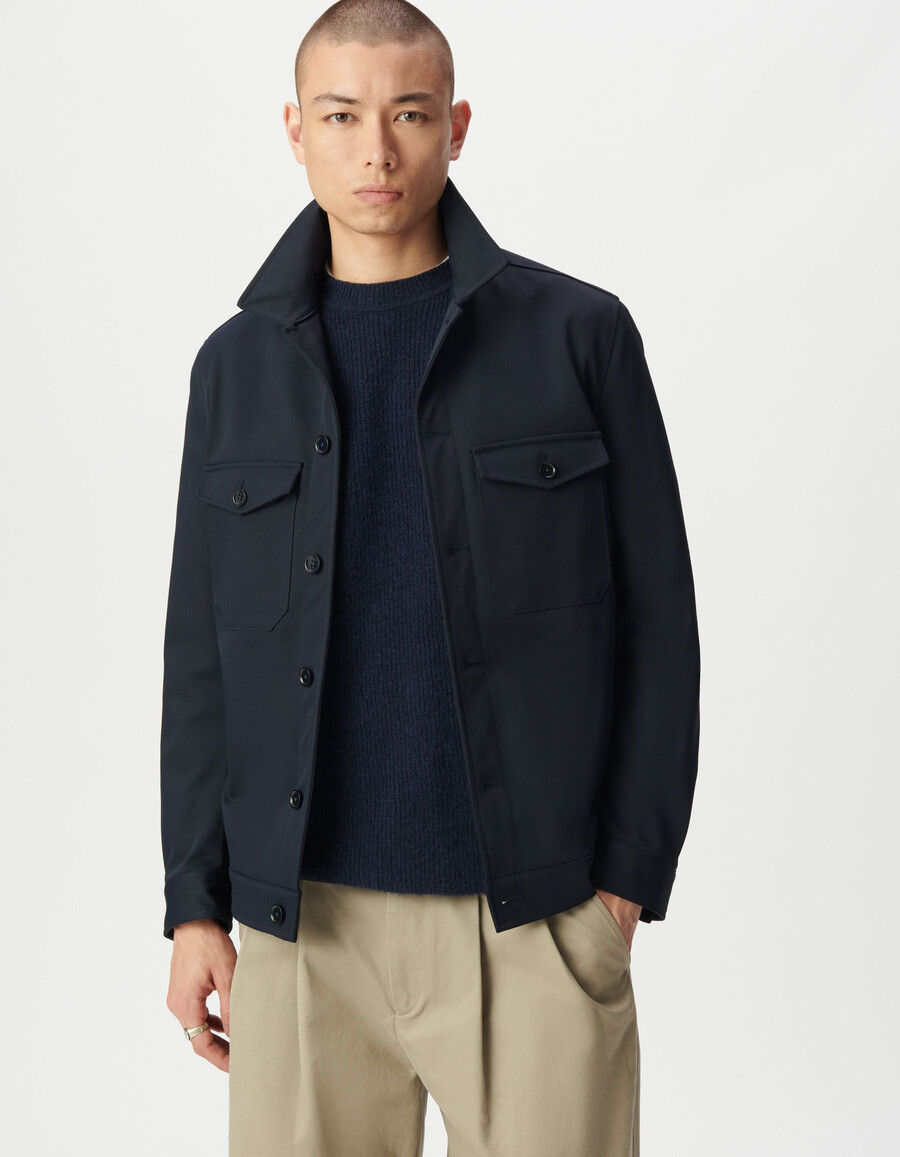 chaqueta azul marino con bolsillos de parche para hombre