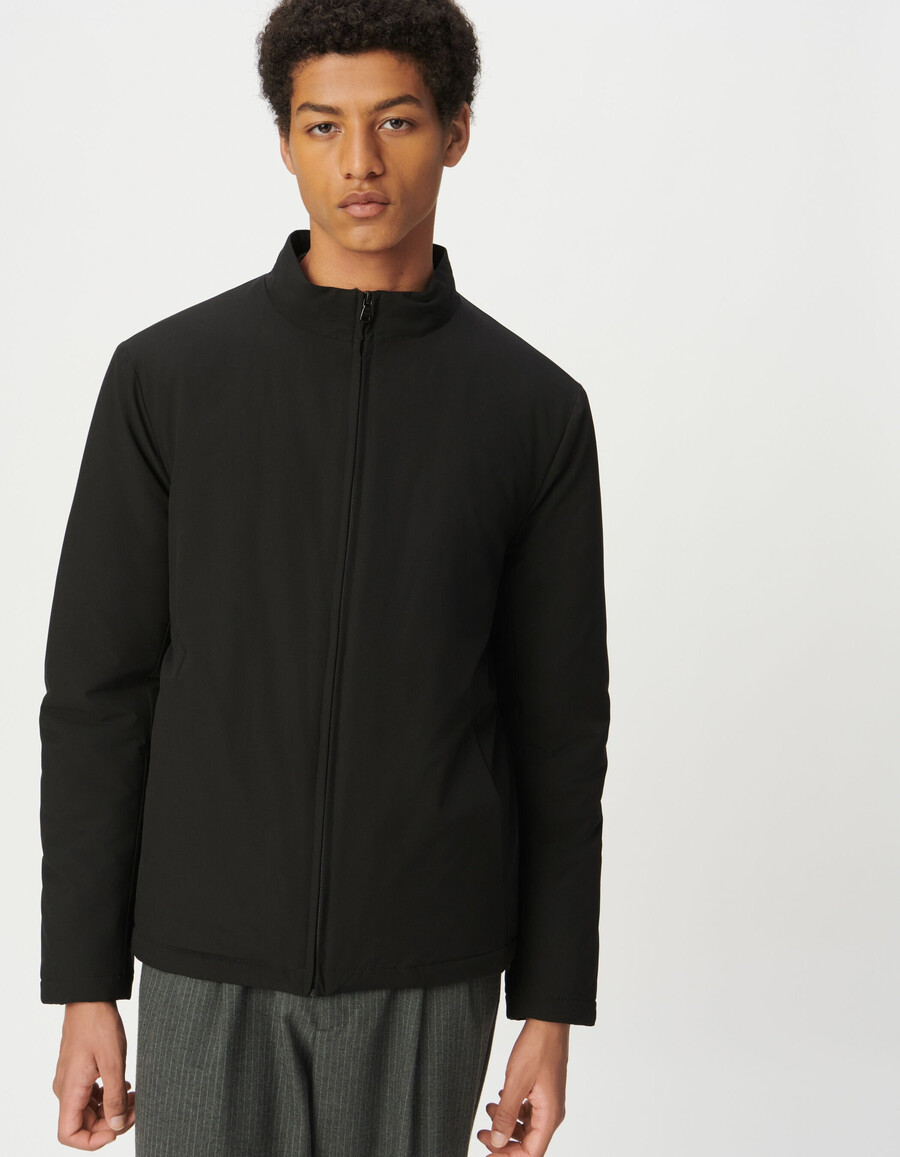 chaqueta acolchada ligera de cuello alto negra para hombre