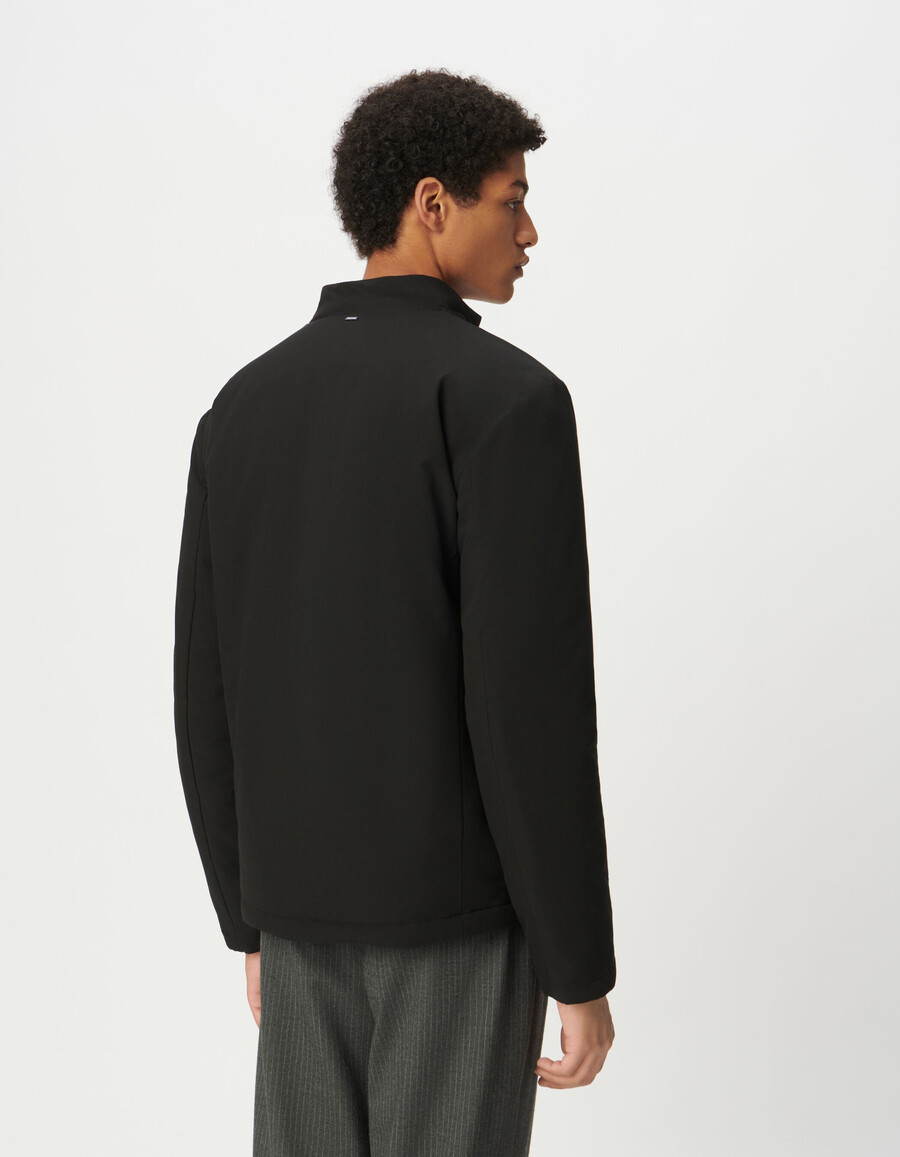 chaqueta acolchada ligera de cuello alto negra para hombre
