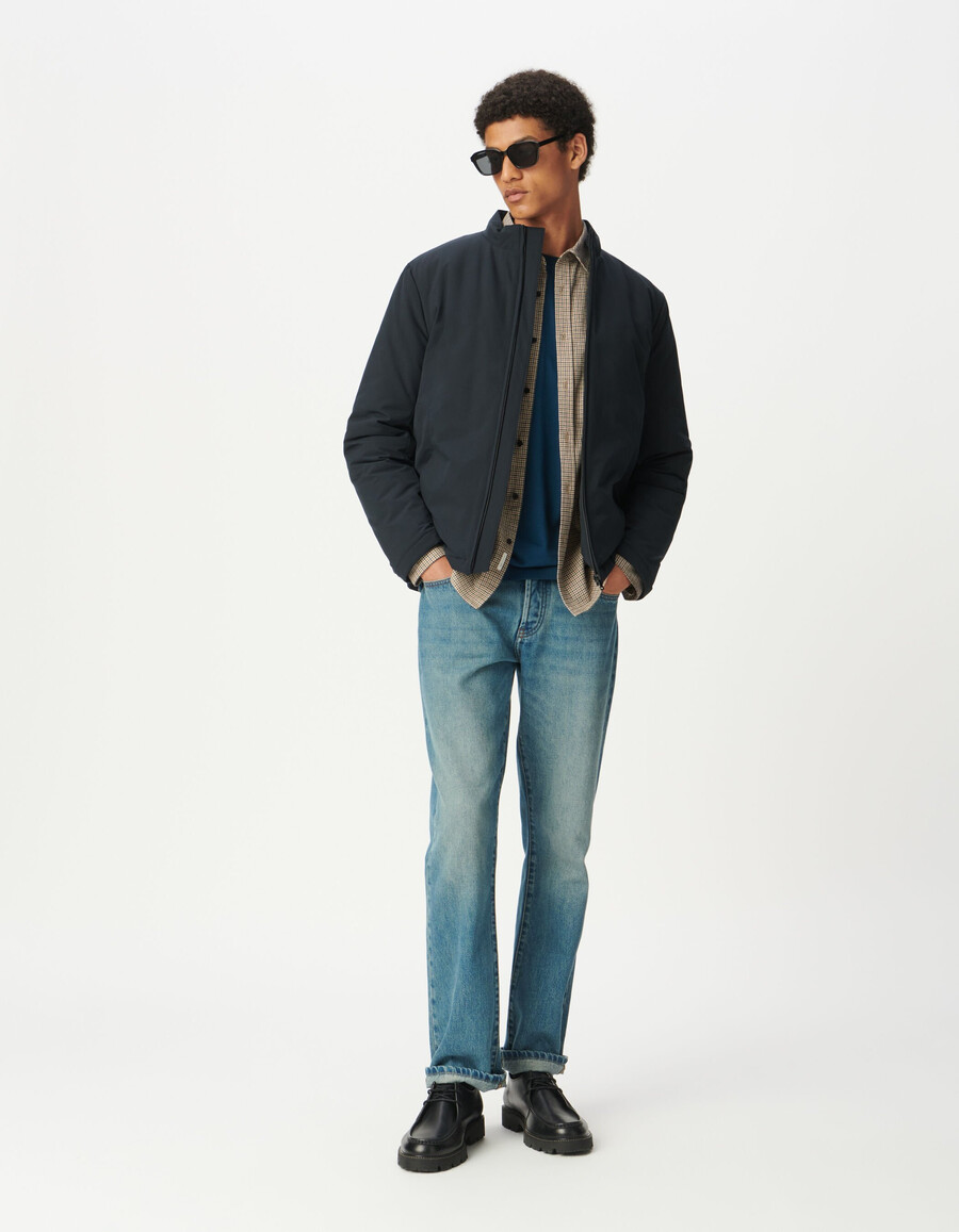 chaqueta acolchada ligera de cuello alto azul marino para hombre