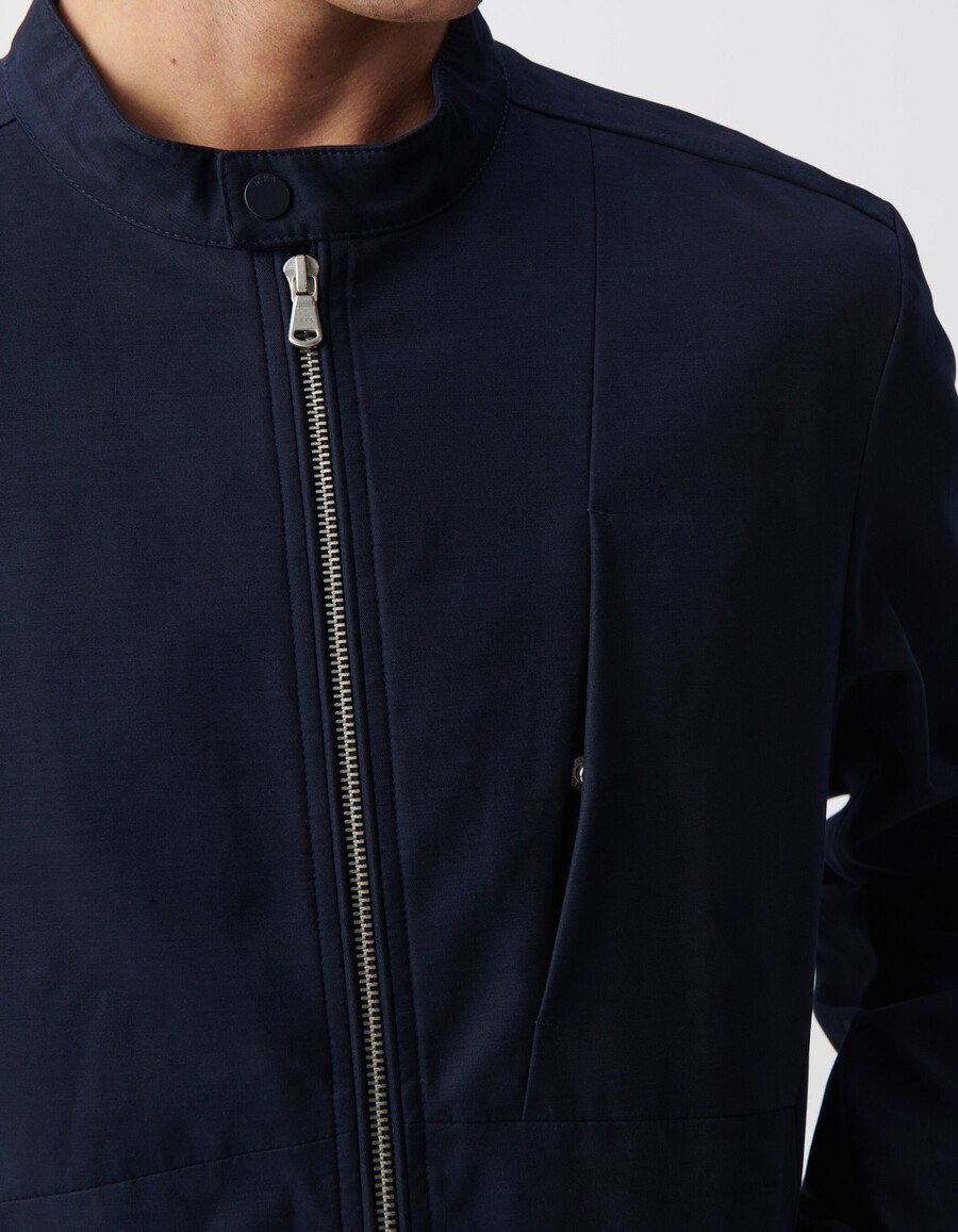 chaqueta azul marino con cuello a presión para hombre