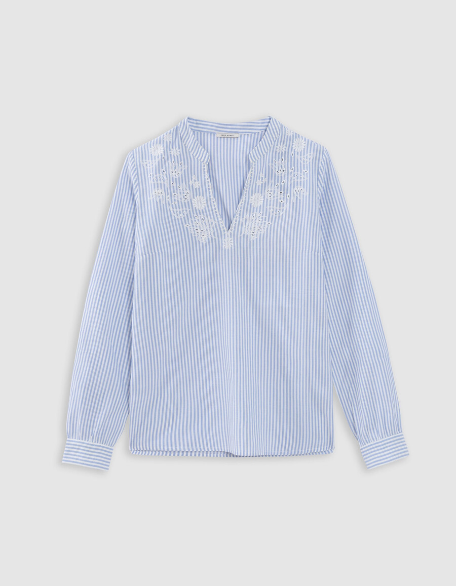 blusa de rayas azul cielo con bordado en la parte delantera