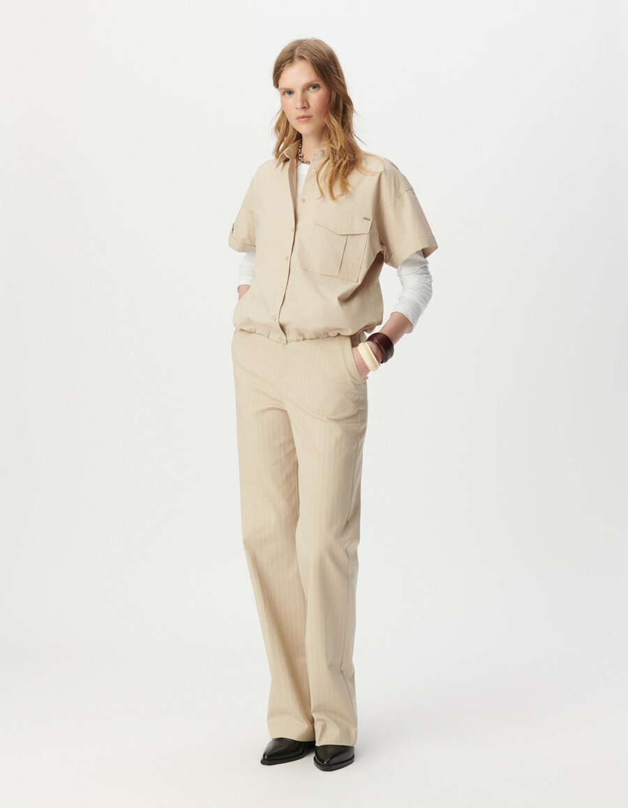 camisa beige de manga corta extragrande para mujer