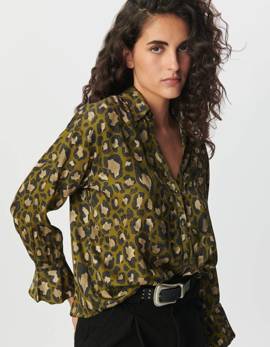 camisa de manga larga color caqui para mujer estampado de leopardo tachas