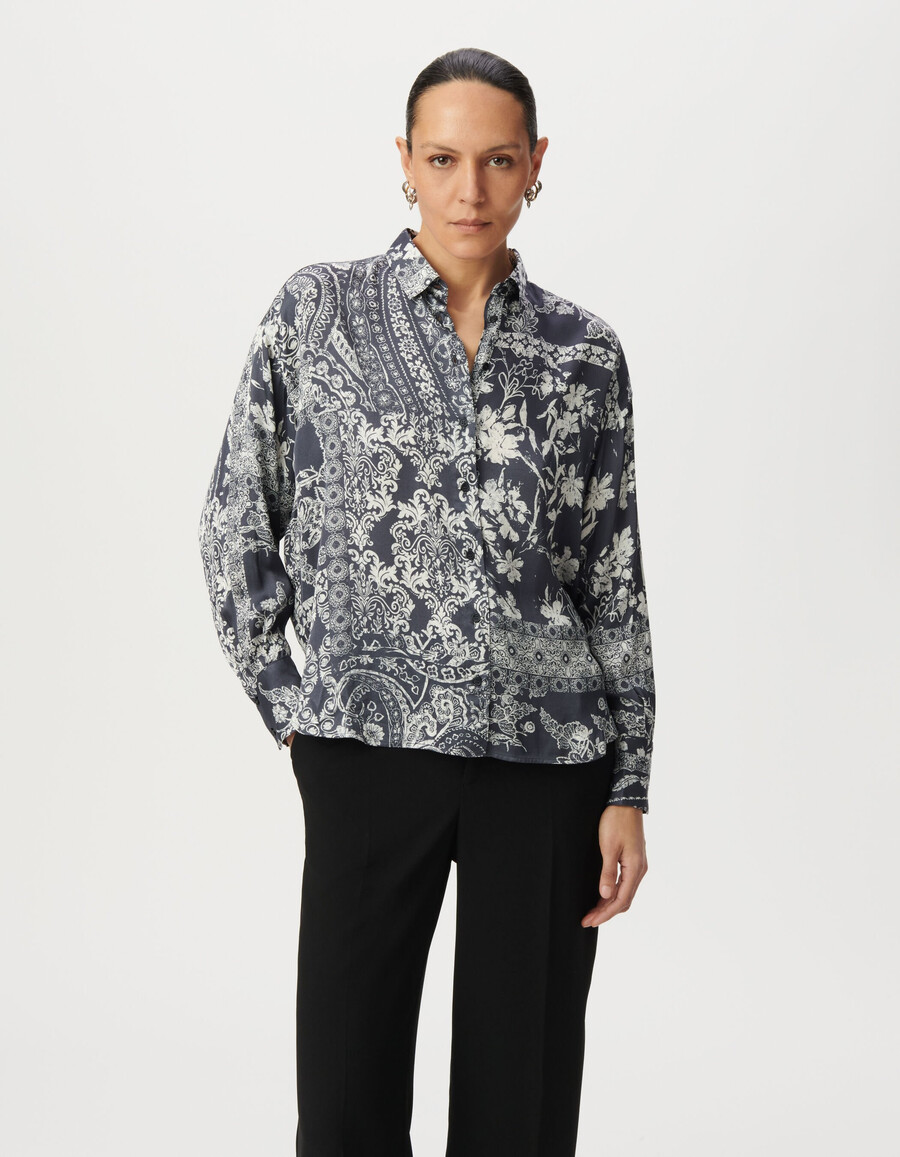 camisa de satén azul grisáceo para mujer con estampado de pañuelo