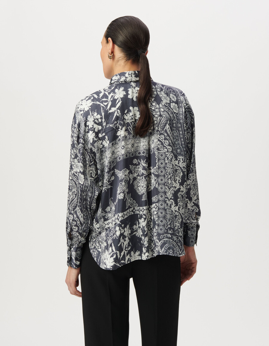 camisa de satén azul grisáceo para mujer con estampado de pañuelo