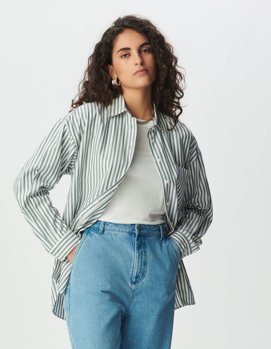 camisa de rayas azules y blancas para mujer