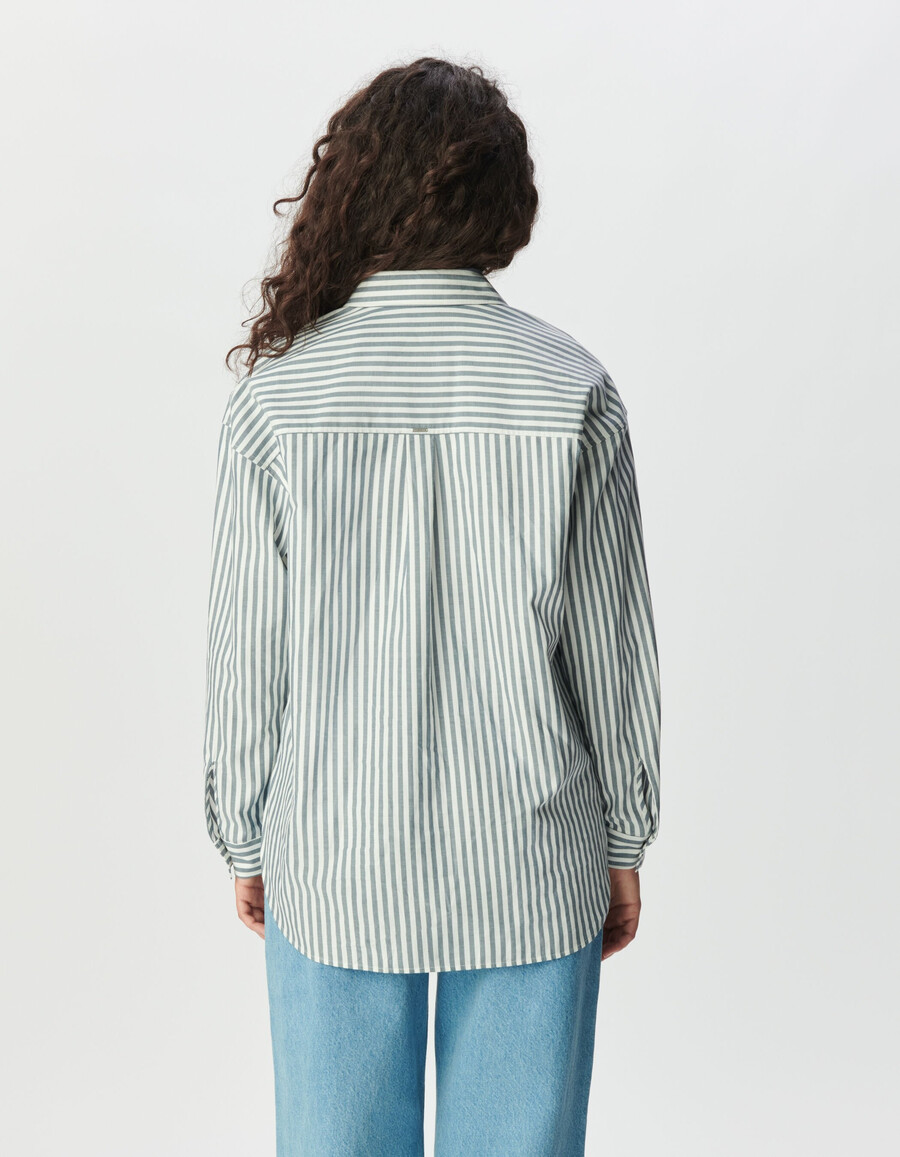 camisa de rayas azules y blancas para mujer