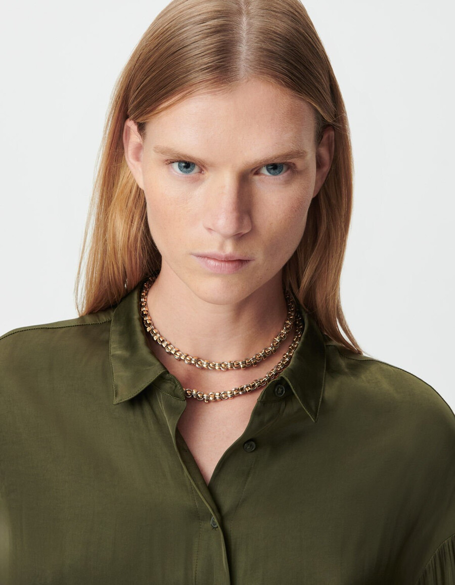 camisa corta fluida de manga larga color caqui para mujer