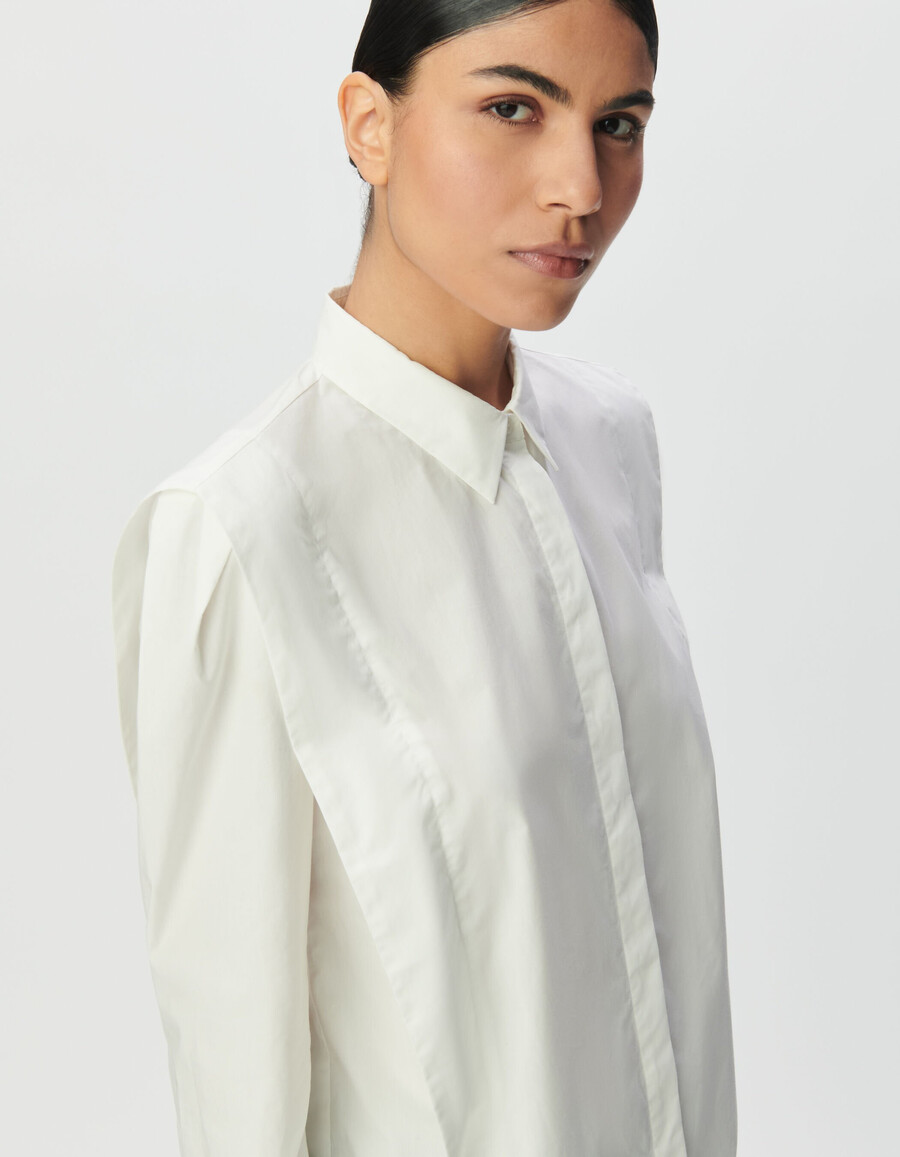 camisa blanca de mujer con aberturas laterales