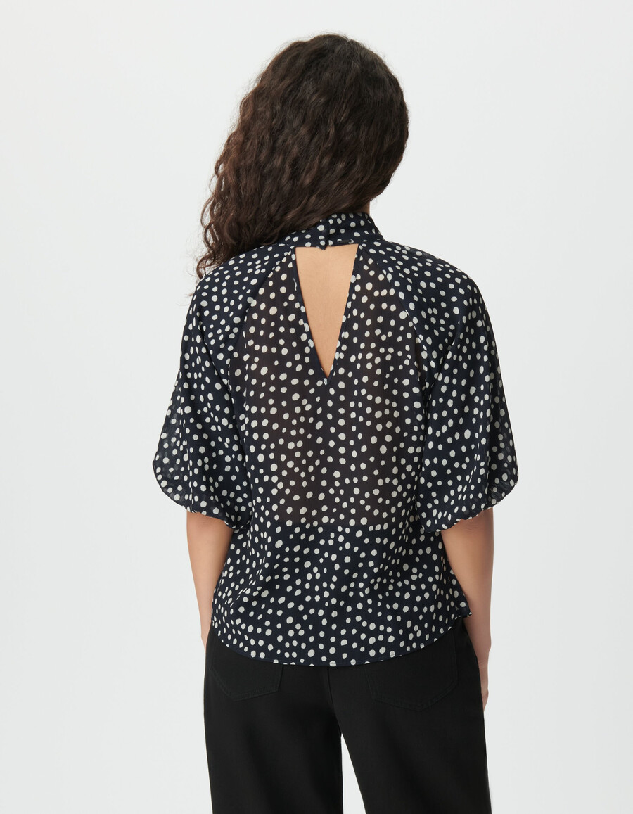 blusa fluida de lunares azul marino con mangas globo para mujer