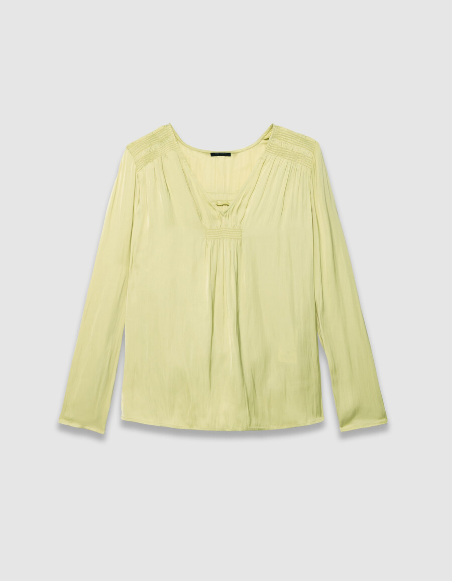 blusa verde fluida para mujer con detalles tipo bata