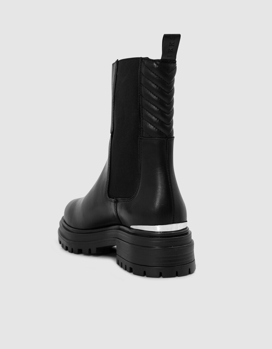 botas de cuero negras chelsa con pasador de metal para mujer