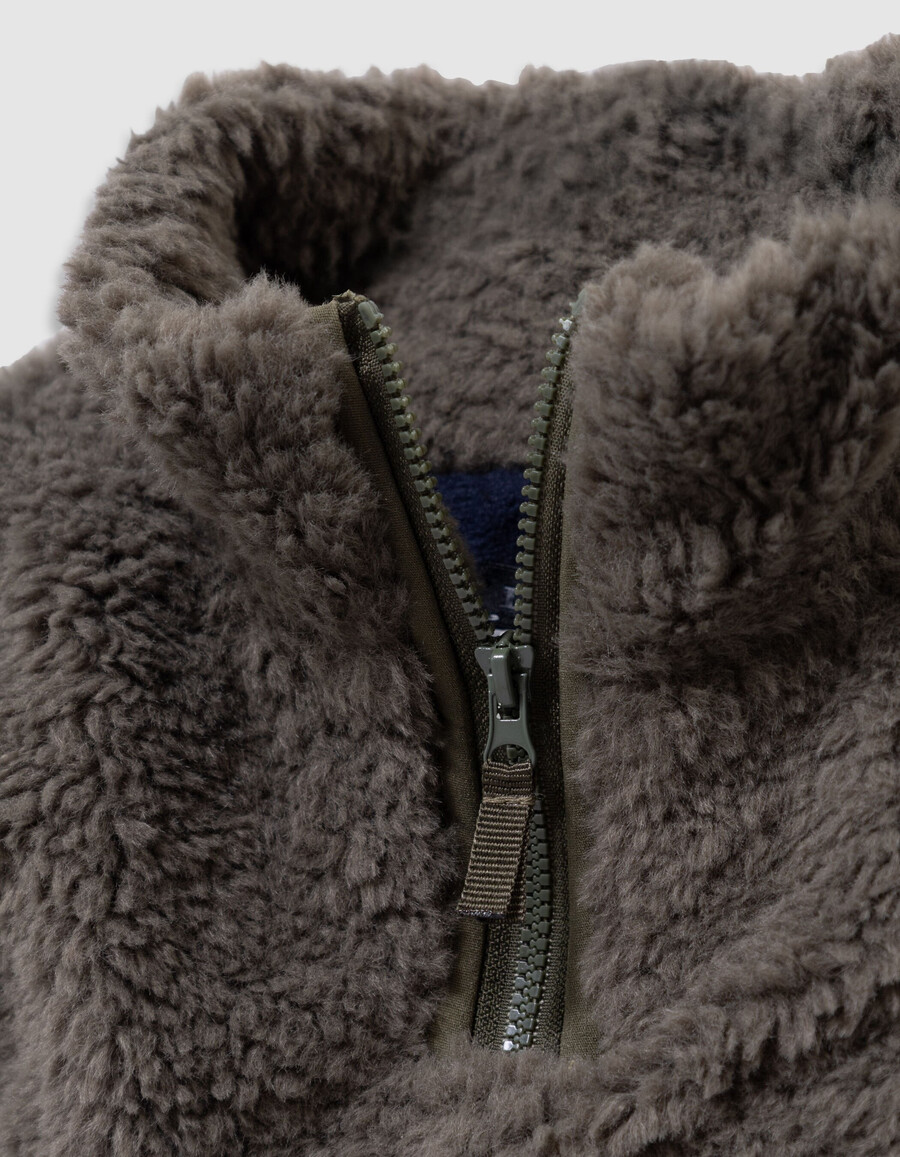 calentador de cuello con cremallera de sherpa caqui para niño