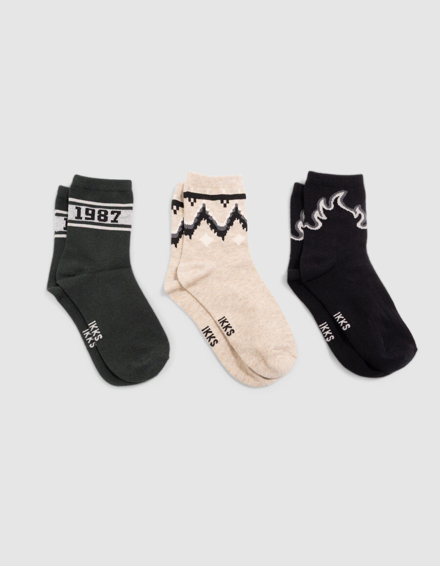 calcetines negros verdes y beige para niño