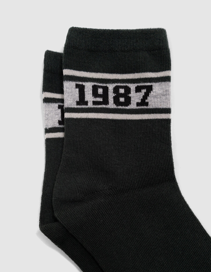 calcetines negros verdes y beige para niño