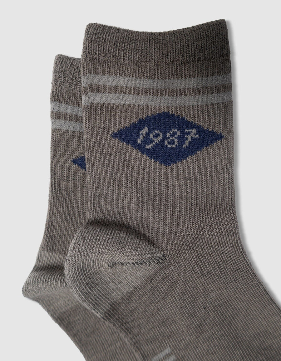 calcetines caqui y gris azulado para niño