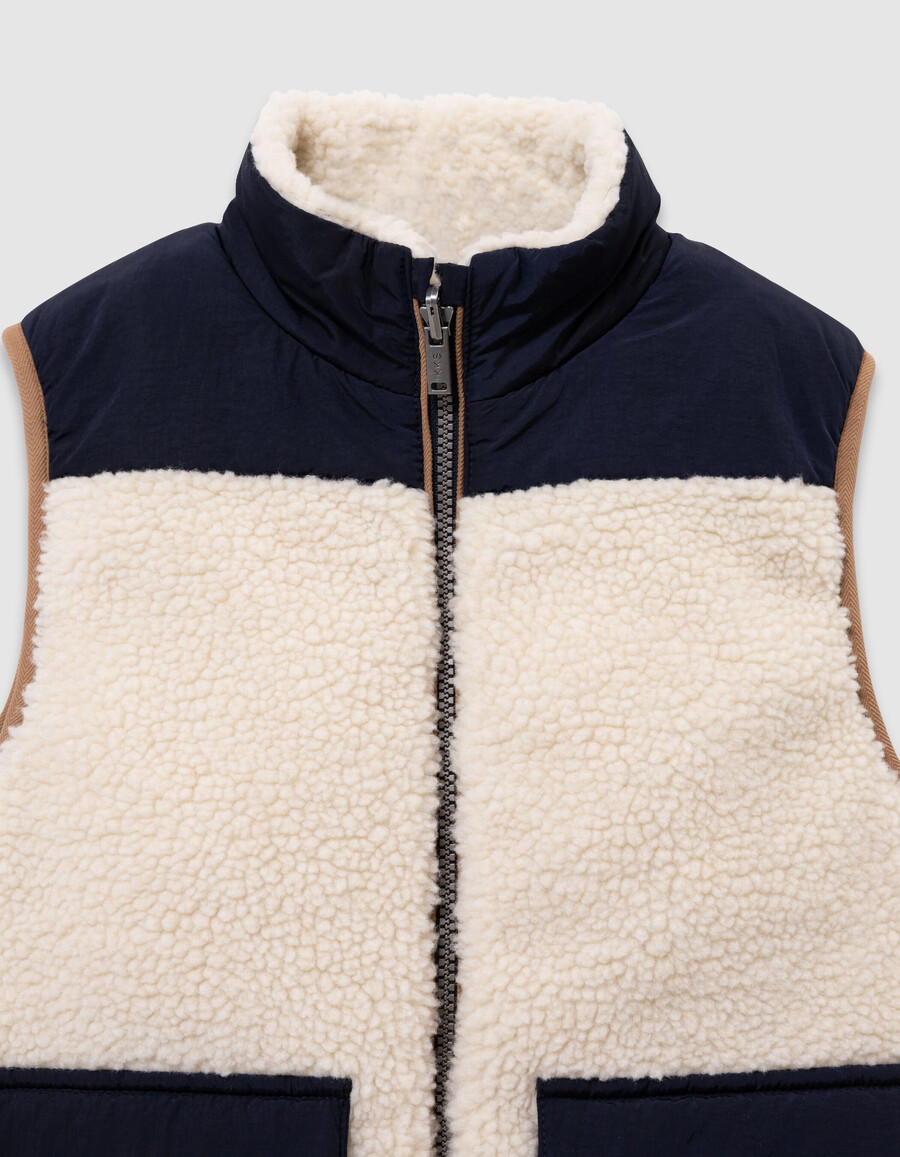 chaqueta acolchada sin mangas reversible en color crudo y azul marino para niño