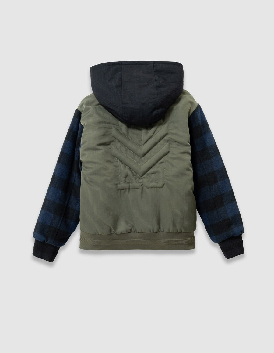 chaqueta estilo bomber con mangas a cuadros color caqui para niño