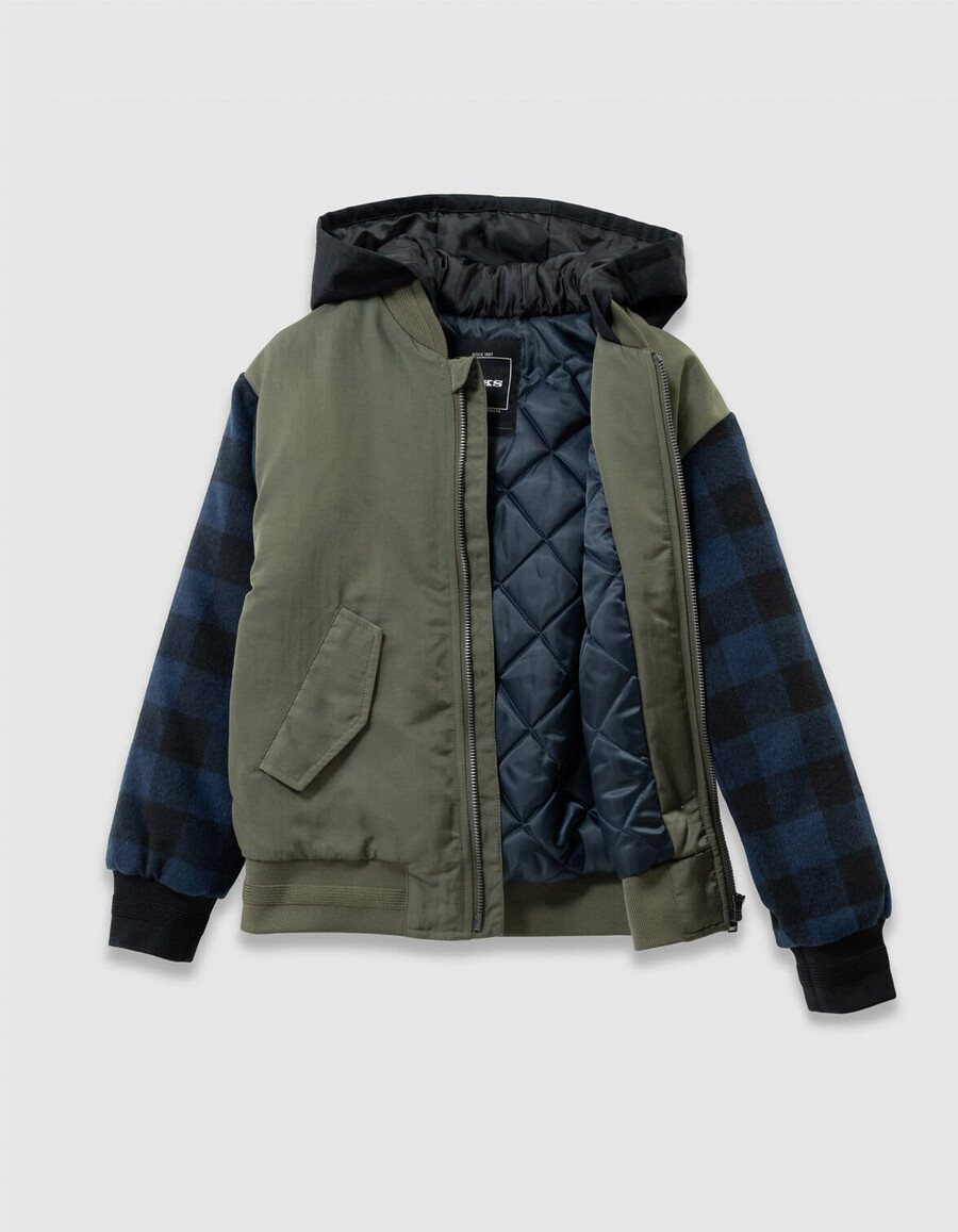 chaqueta estilo bomber con mangas a cuadros color caqui para niño
