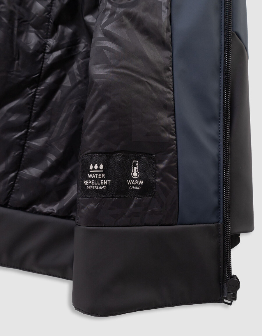 parka con capucha impermeable para niño en azul marino y negro