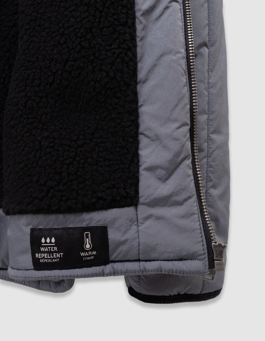 chaqueta acolchada azul para niño con cuello de terciopelo