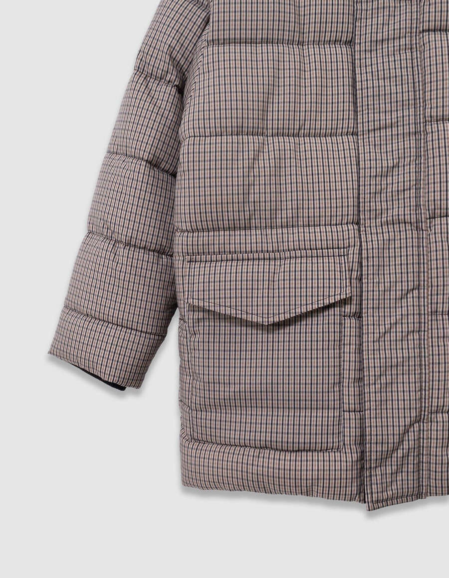 chaqueta acolchada con capucha y forro de piel a cuadros negros para niño