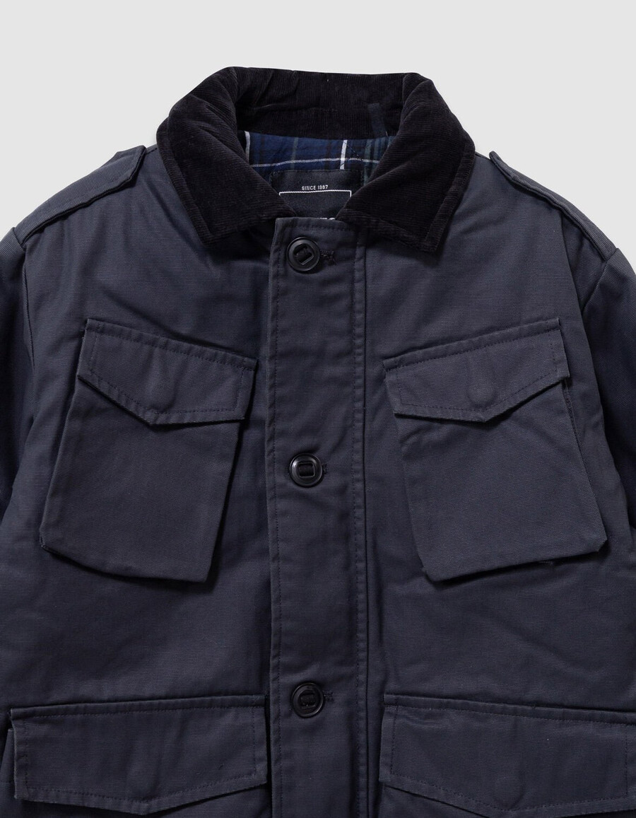 parka negra multibolsillos con cuello de terciopelo para niño