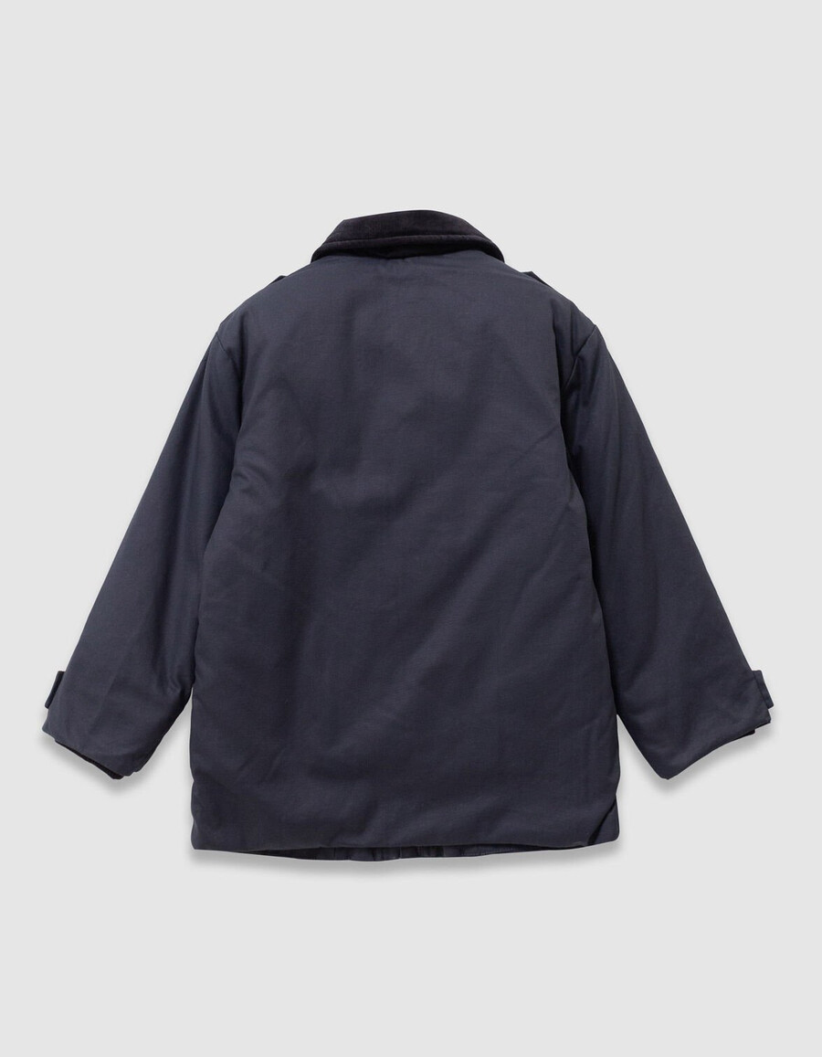 parka negra multibolsillos con cuello de terciopelo para niño
