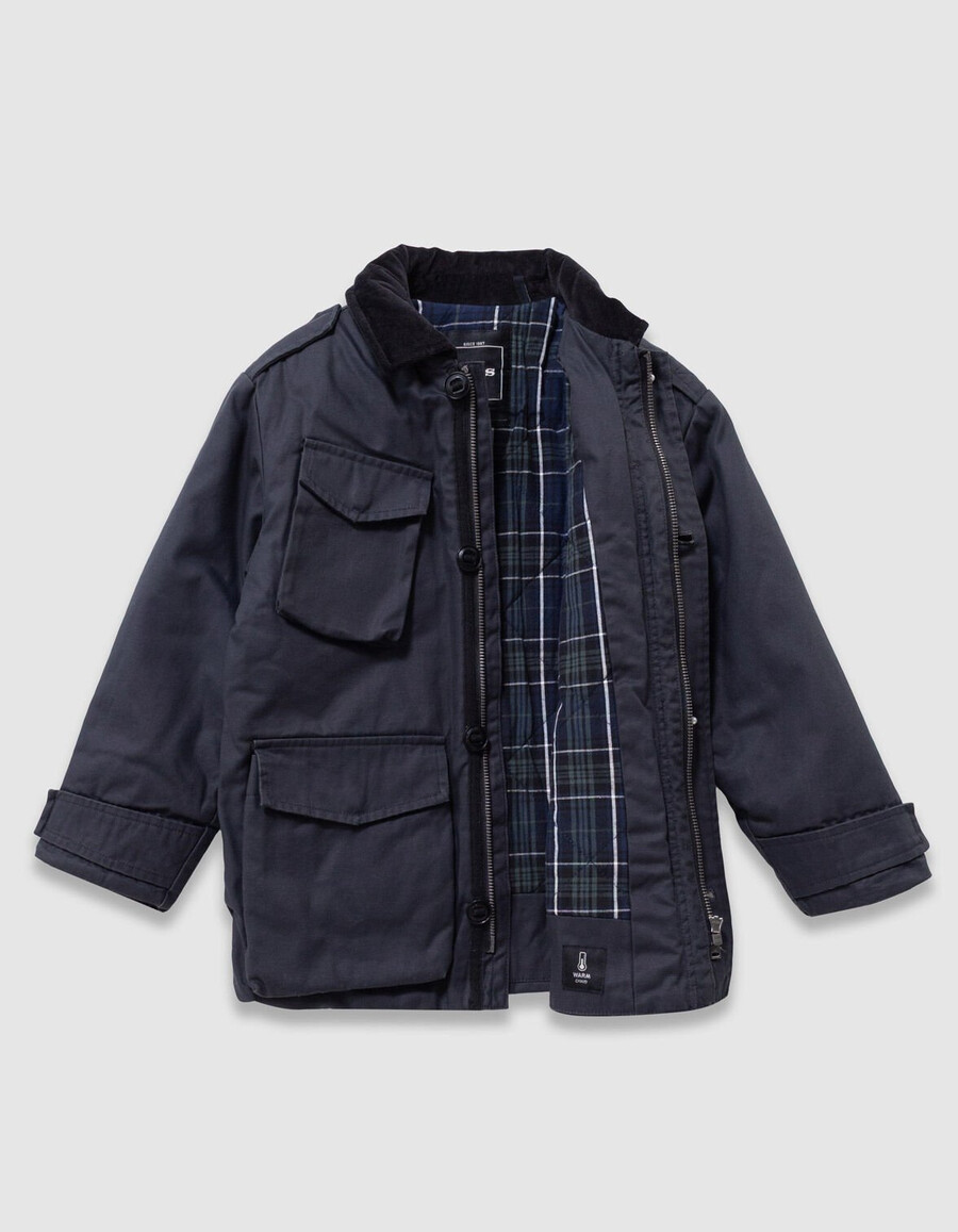 parka negra multibolsillos con cuello de terciopelo para niño