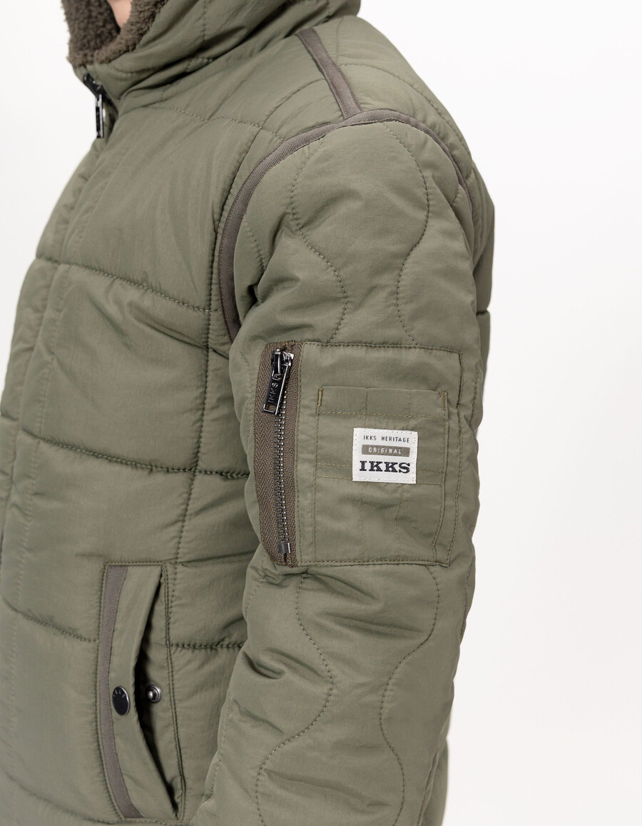 chaqueta acolchada reversible de sherpa y color caqui para niño