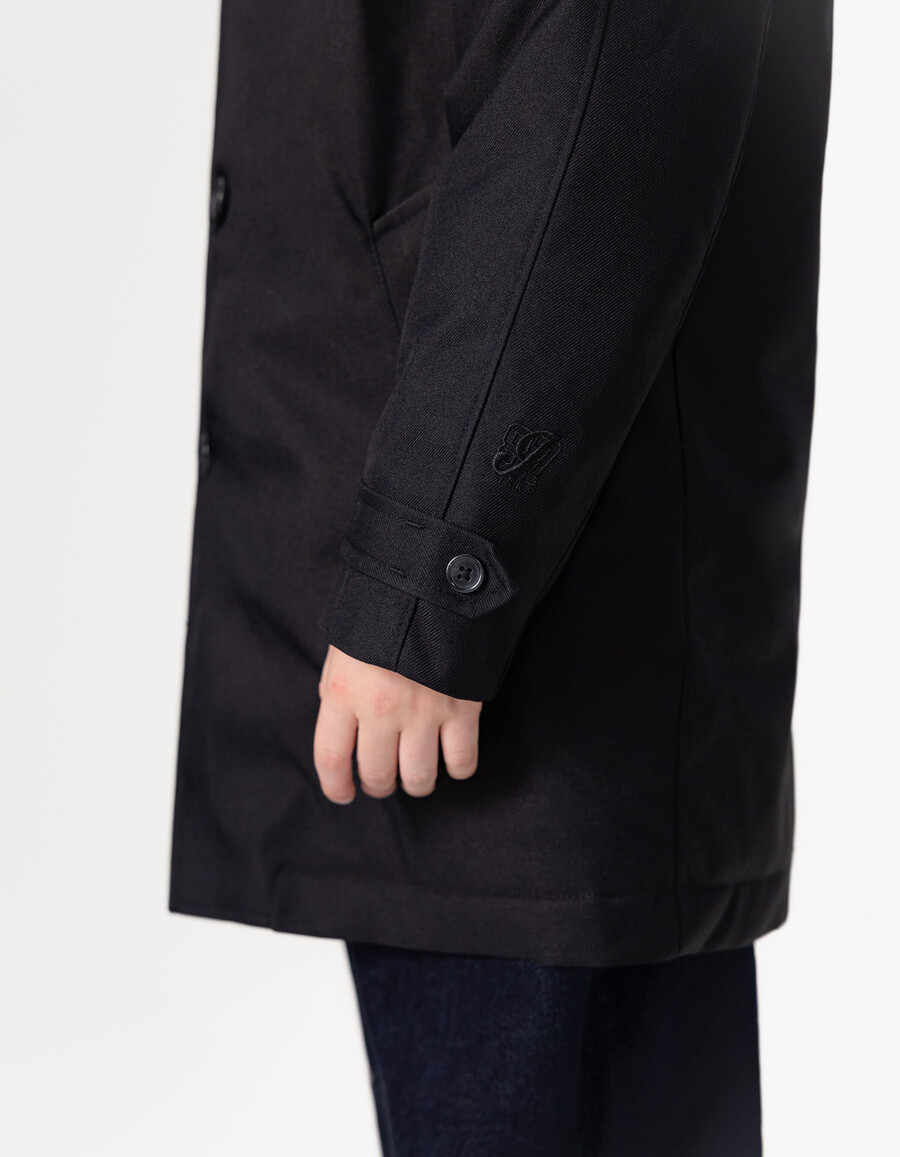 gabardina negra para niño con capucha a cuadros