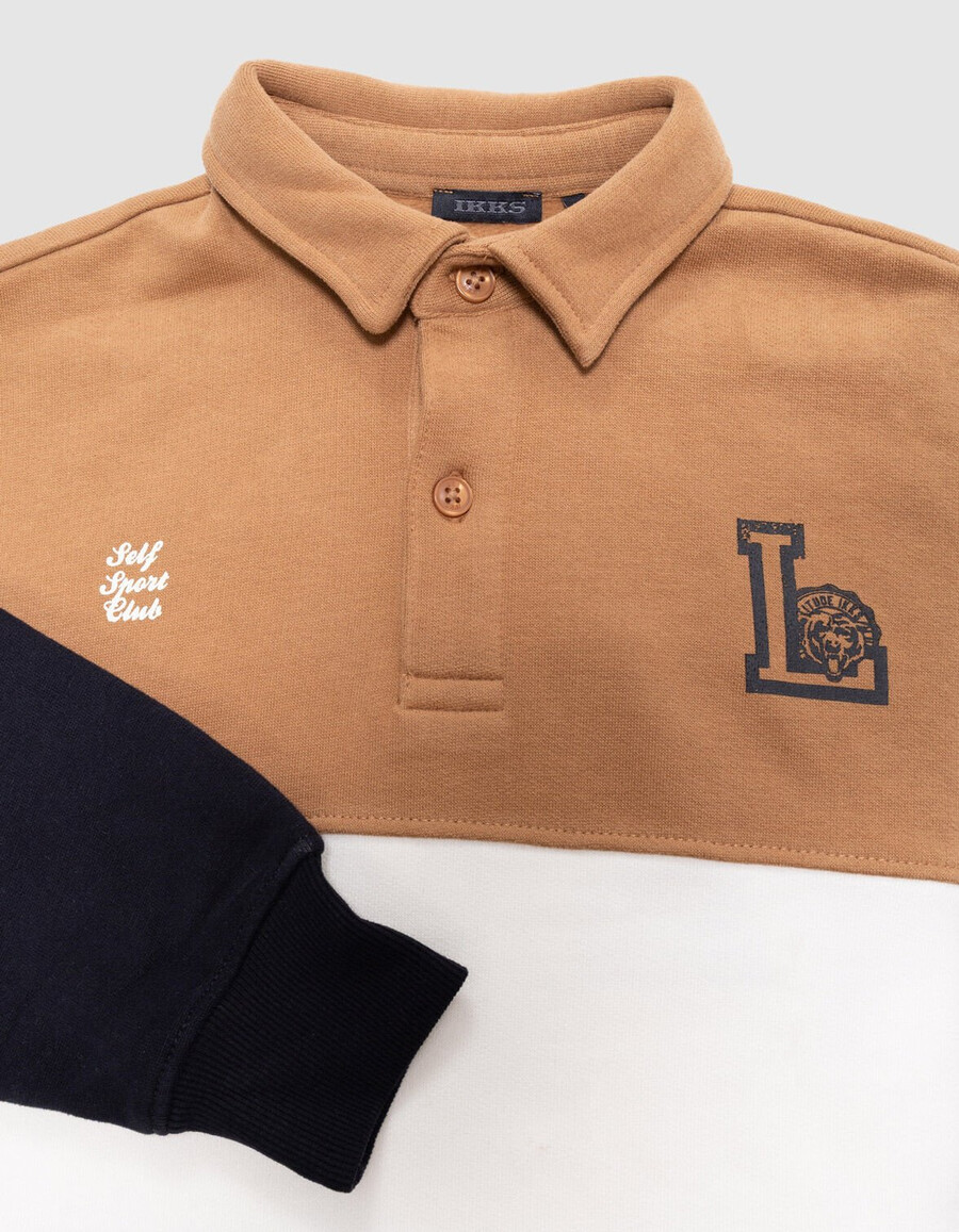 sudadera polo de algodón orgánico para niño en color camelcrudoazul marino