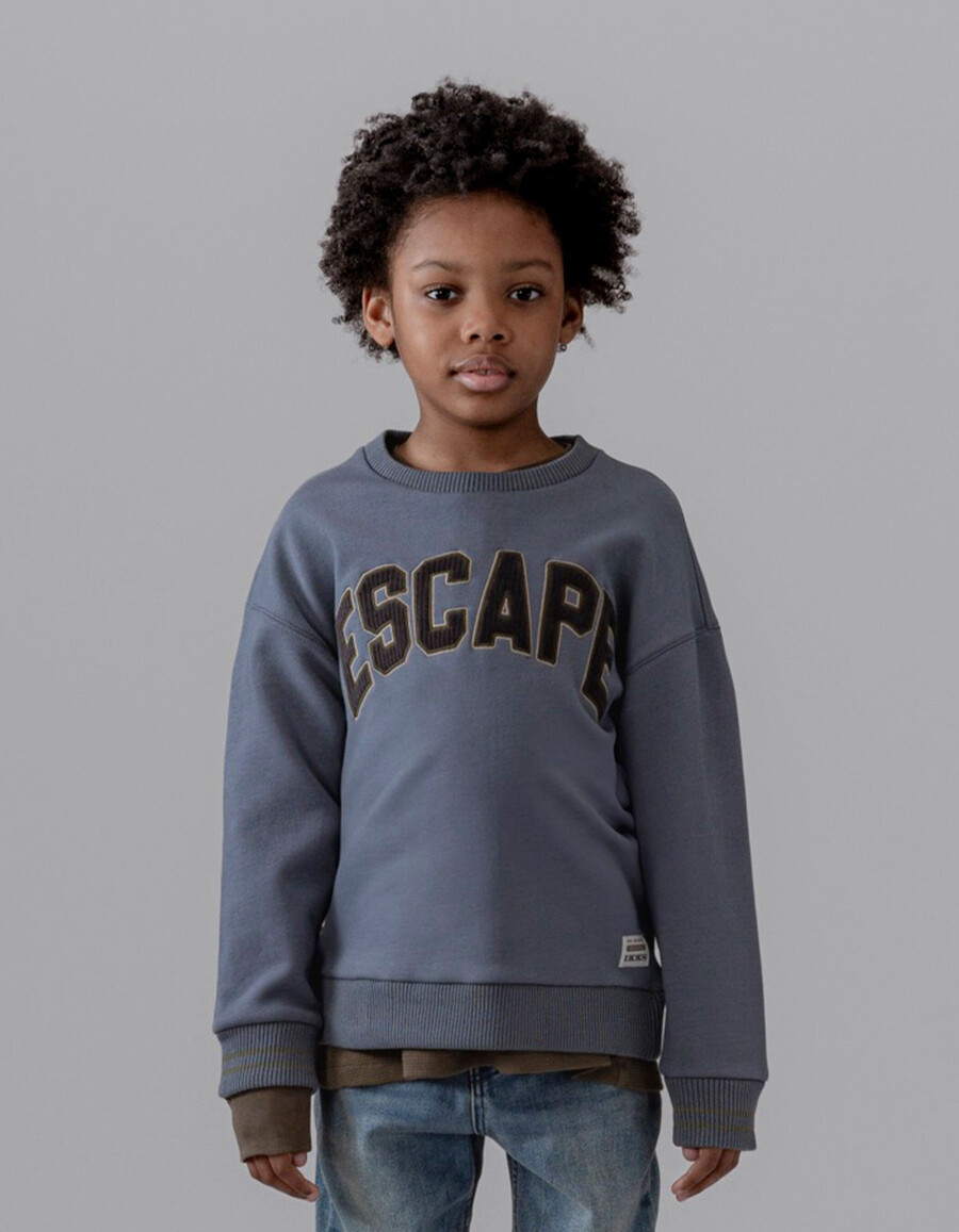 sudadera azul para niño eslogan bordado en pana