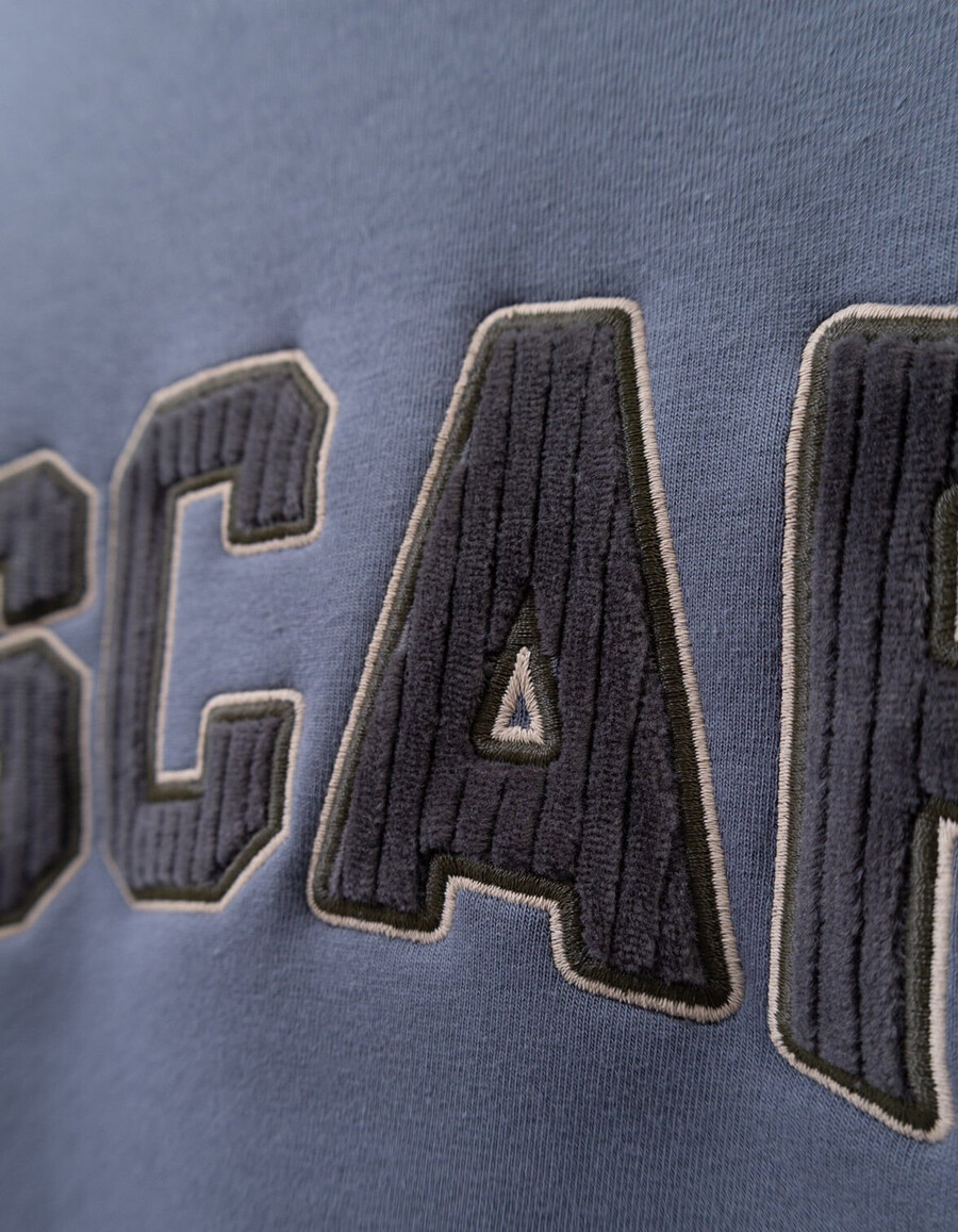 sudadera azul para niño eslogan bordado en pana