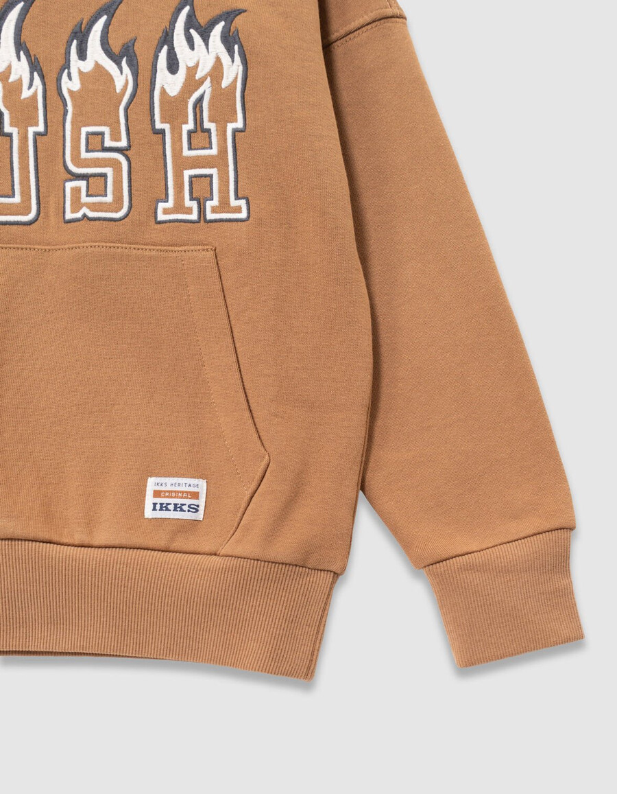 sudadera con capucha camel para niño con eslogan bordado en talla xl