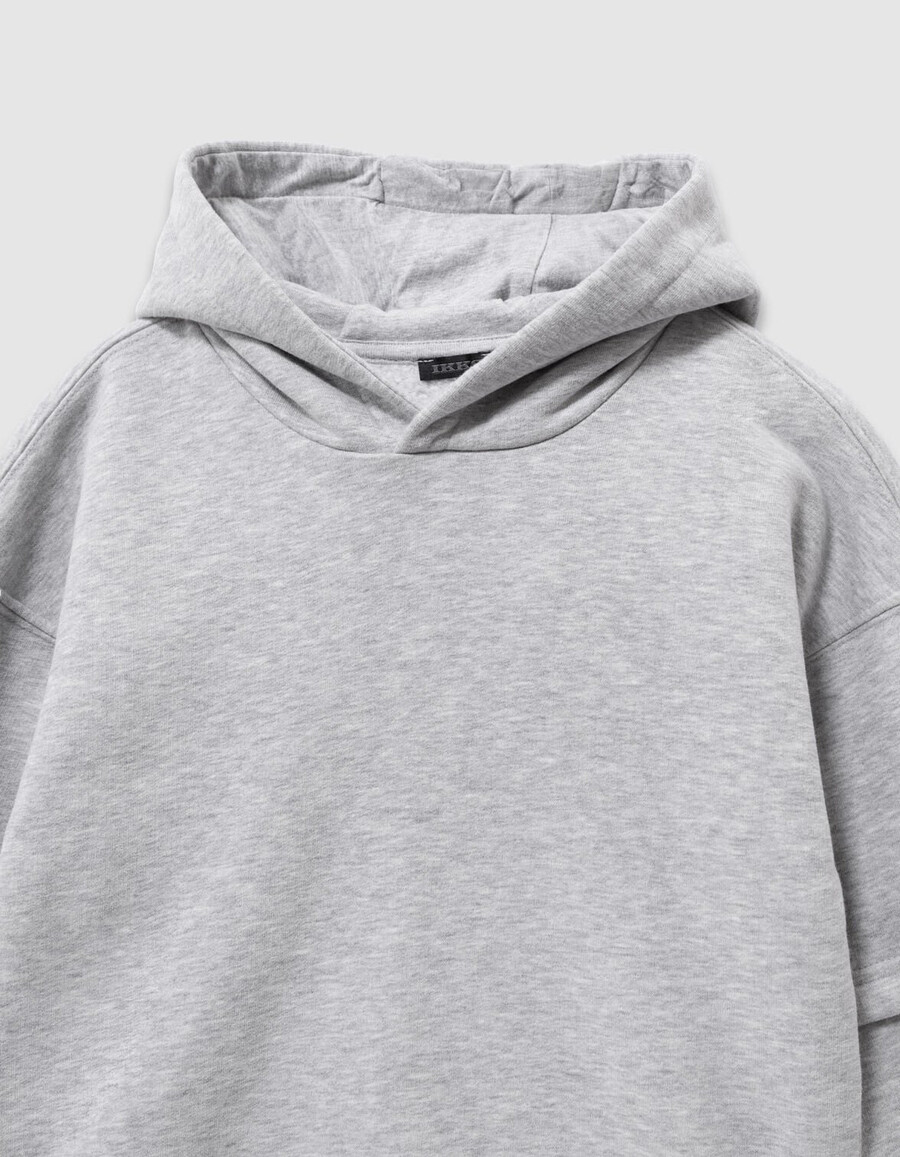 sudadera gris con capucha para niño con imagen xl en la espalda