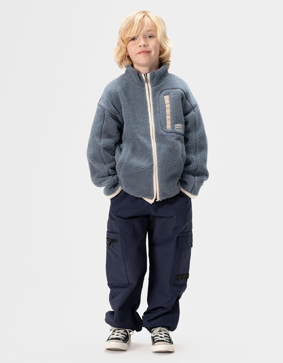 cárdigan reversible de sherpa azul y caqui para niño