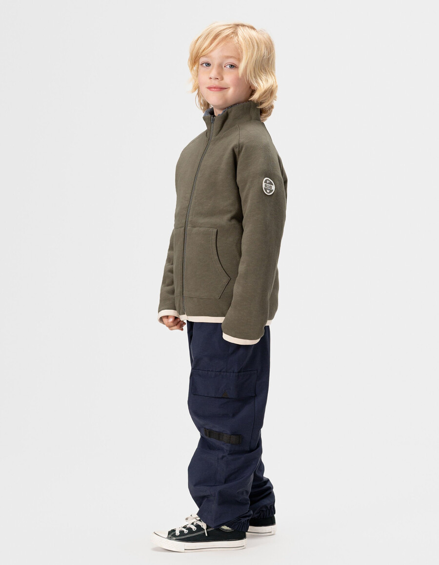 cárdigan reversible de sherpa azul y caqui para niño