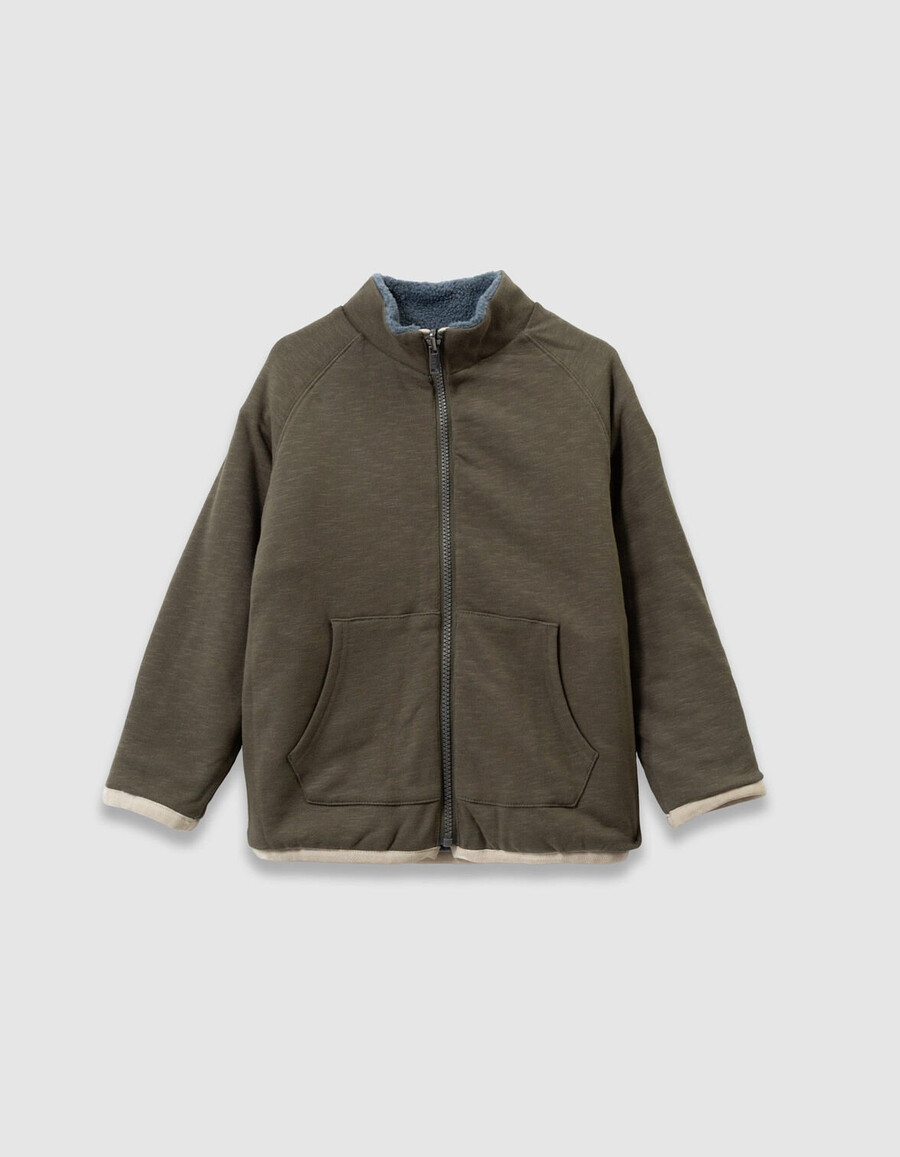 cárdigan reversible de sherpa azul y caqui para niño